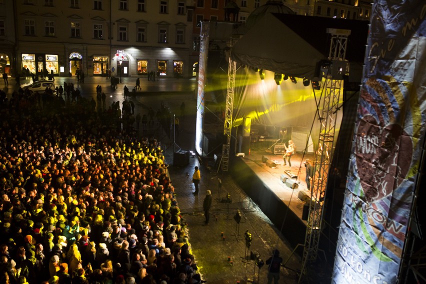 Zakończenie WOŚP na Rynku w Krakowie - Światełko do nieba i koncert "Kabanosa" [ZDJĘCIA]