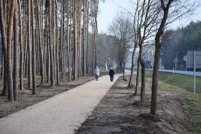 Ścieżka rowerowa biegnie od Chwalimia do Smolna Wielkiego