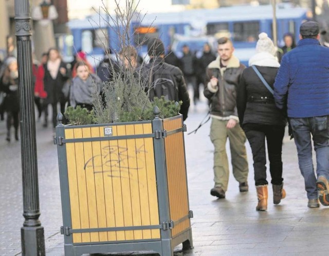 Skrzynia na ul. Grodzkiej już padła ofiarą wandala