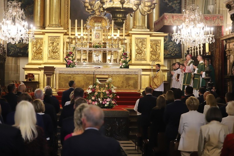 Kraków. Msza na Wawelu w intencji śp. Pary Prezydenckiej. Abp Marek Jędraszewski o Lechu Kaczyńskim: Królom był równy