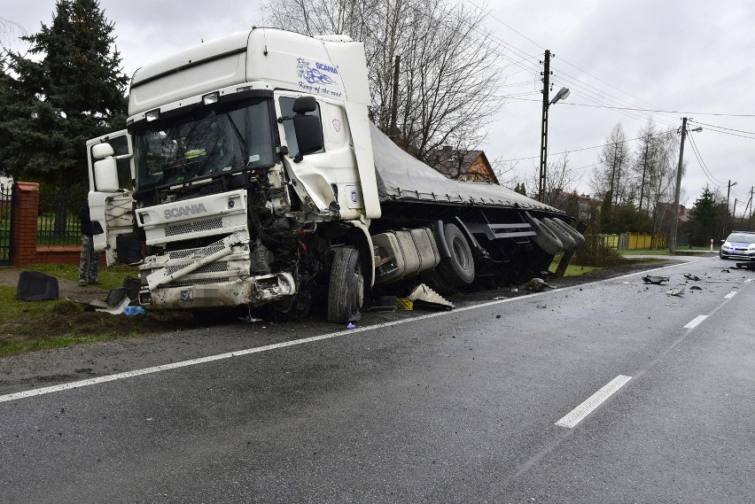 Groźny wypadek w Gorzycach. Dwie osoby ranne