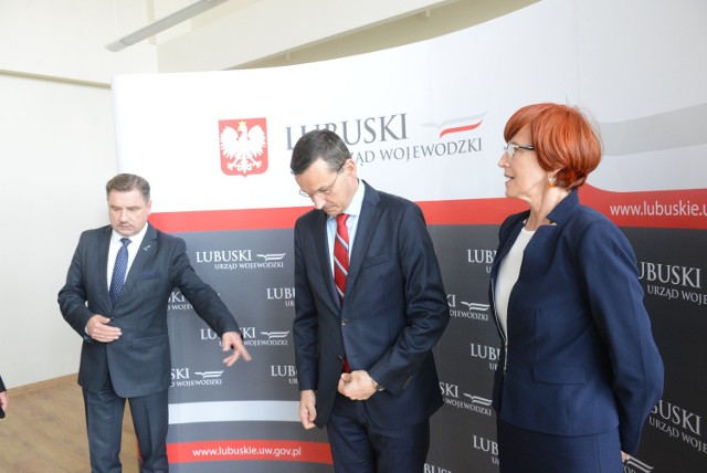 Wizyta wicepremiera Mateusza Morawieckiego w Zielonej Górze. Od lewej: Piotr Duda, przewodniczący Solidarności, wicepremier Mateusz Morawiecki i minister Elżbieta Rafalska