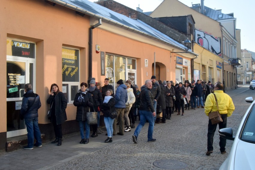 Kolejka do Piekarni "U Dziadka", czyli Zygmunta Pańszczyka.