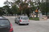 Kierowcy jeżdżą jak chcą po placu Moniuszki w Kielcach