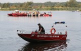 W ubraniach ochronnych ludzie się gotują. Martwe ryby rozpadają się w rękach. Ale nic to, dają radę. - To nasza rzeka - mówią strażacy