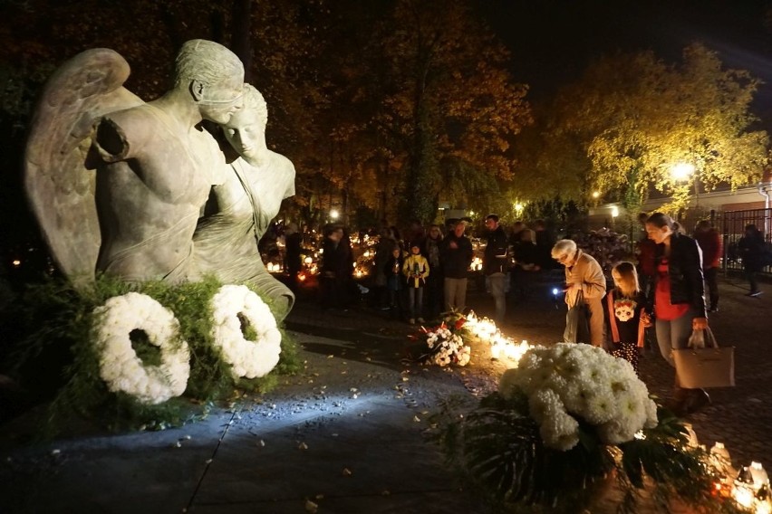 Poznaniacy w dzień Wszystkich Świętych pamiętali także o...