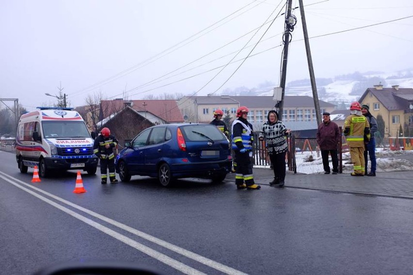 Dwa samochody zderzyły się w Niebylcu. W jednym z aut była kobieta w ciąży