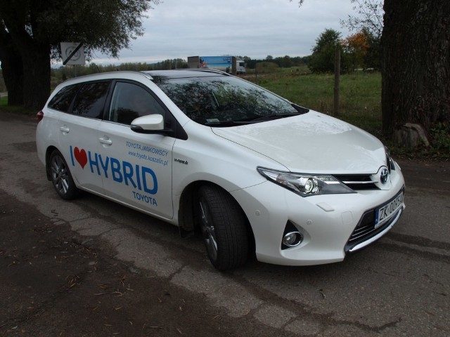 Toyota auris hybrid, którą przetestowaliśmy, była wyposażona w silnik hybrydowy 1,8 litra. Na akumulatory toyota daje 10 lat gwarancji.