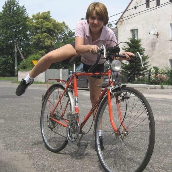 Sabina Kubiciel była bardzo dzielna, jednak rower proboszcza był chyba dla niej o rozmiar za duży ;)
