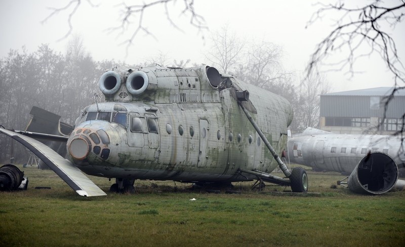 Mi-6 jest demontowany i przygotowywany do wywiezienia.
