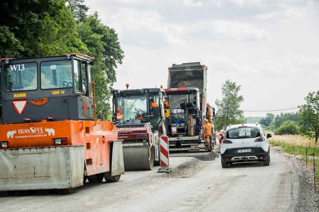 Kadr z budowy odcinka Brzoza-Łabiszyn. W tym miejscu najgorsze już za mieszkańcami