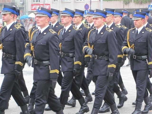 Defilada i ślubowanie strażaków w Częstochowie. Towarzyszyły...