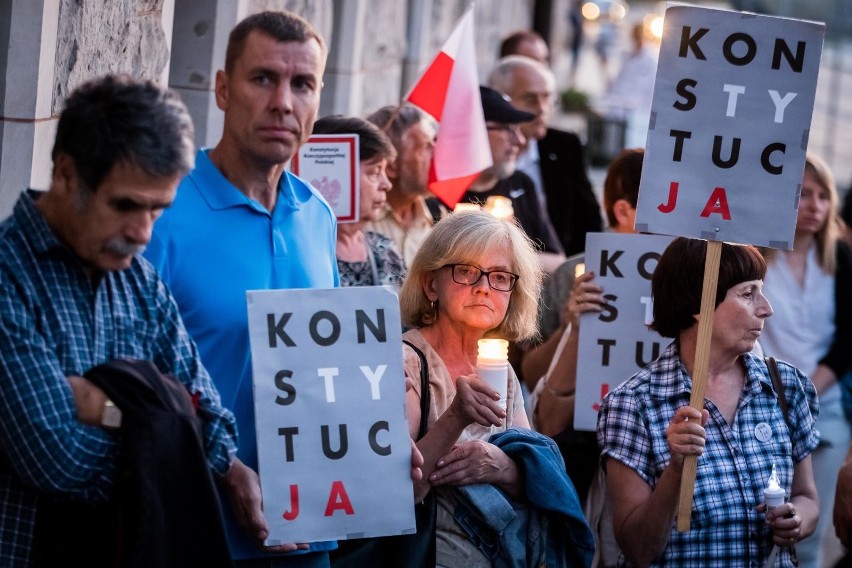 Manifestacja „Ziobro musi odejść” w Bydgoszczy.