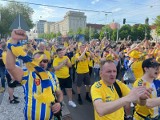 Niesamowity przemarsz kibiców Industrii Kielce w Magdeburgu! Prawie 600 osób przeszło od ratusza do GETEC Areny na mecz z SC Magdeburg