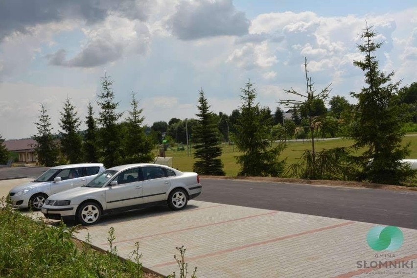 W gminie Słomniki powstało sześć nowych parkingów, a na nich...