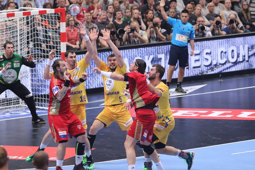 Vive Tauron Kielce po horrorze wygrał z Veszprem i zwyciężył w Lidze Mistrzów