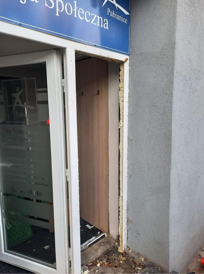 Nawałnica zniszczyła lodówkę Jadłodzielni Społecznej w Pabianicach. Już można z niej korzystać. ZDJĘCIA