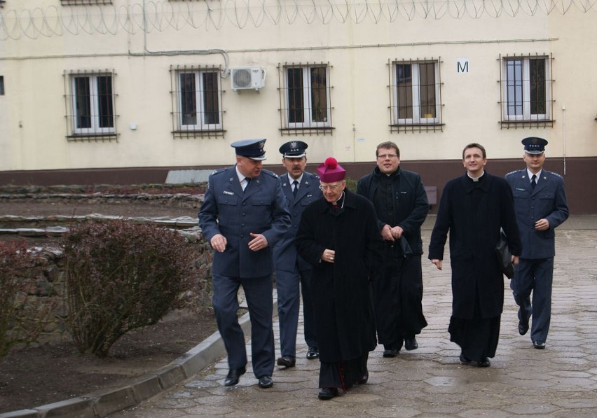 Arcybiskup Jędraszewski odwiedził kobiety w łódzkim więzieniu [ZDJĘCIA]