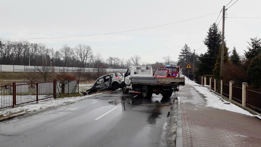 Śmiertelny wypadek w Stanisławicach. Dwa samochody zderzyły się czołowo [ZDJĘCIA]