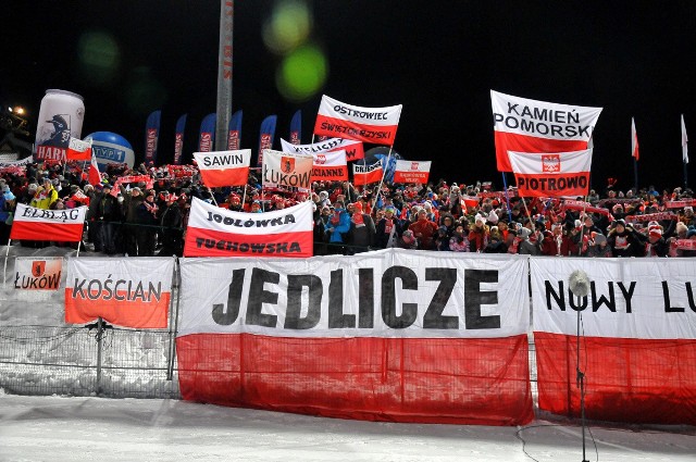 Dawid Kubacki wygrał piątkowe kwalifikacje do konkursu Pucharu Świata w Zakopanem. Awans do zawodów wywalczyło pięciu Biało-Czerwonych. Na sobotę zaplanowany jest konkurs drużynowy, z kolei konkurs indywidualny odbędzie się w niedzielę. 