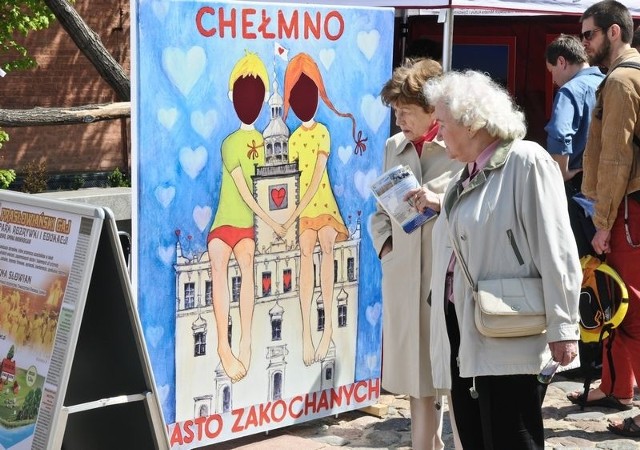 Sąsiednie Chełmno promowało się jako miasto zakochanych. A to za sprawą relikwii św. Walentego przechowywanych w tutejszej farze