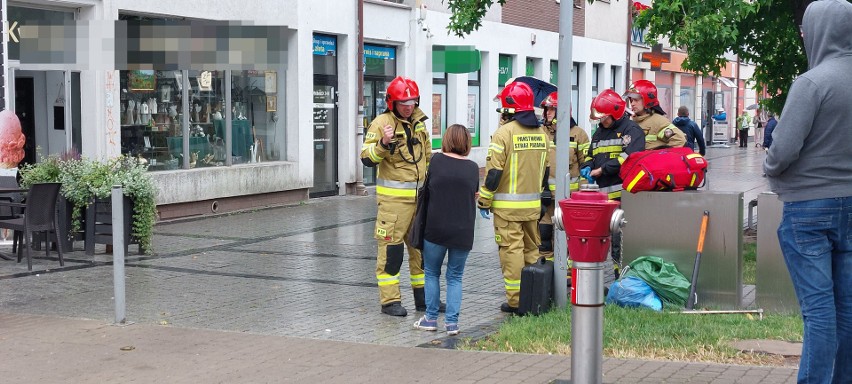 Akcja staży pożarnej i policji w centrum. Konieczne było...