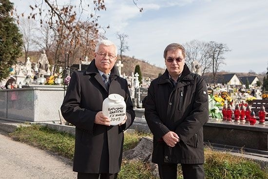 Wśród kwestujących byli w Pińczowie także wicestarosta Marek Omasta i prezes Towarzystwo Przyjaciół Ponidzia Jerzy Puk.