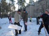 "Sąsiedzka sprawa", czyli podwórkowe lodowisko zrobione przez dzieci