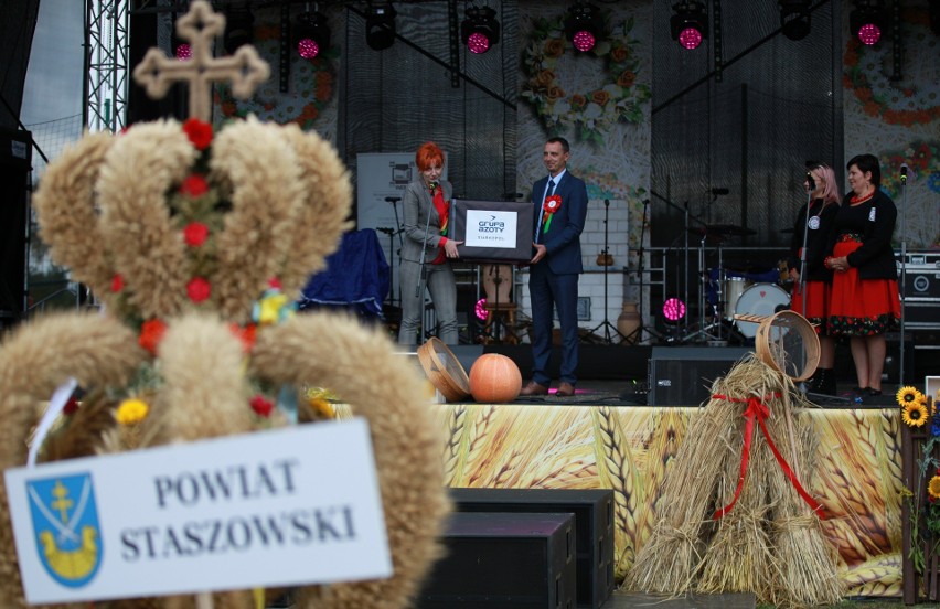 „Siarkopol” Grzybów pomaga poszkodowanemu w pożarze Kołu Gospodyń Wiejskich z Wierzbki