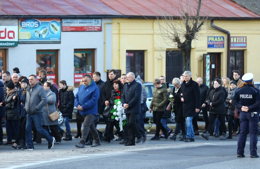 Pogrzeb Dawida Jakubowskiego, maturzysty z Końskich, reprezentanta Polski juniorów w piłce ręcznej odbył się w Żarnowie [ZDJĘCIA]