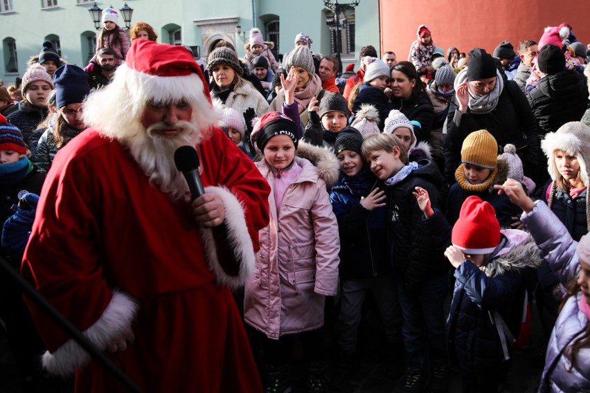 Kraków. Na Małym Rynku już w sobotę można było spotkać św. Mikołaja [ZDJĘCIA]