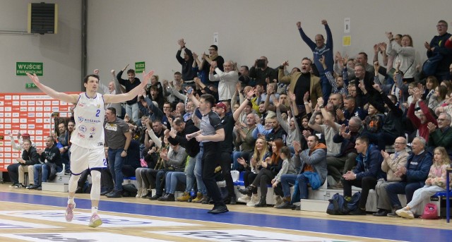 Sobotnie spotkanie I ligi pomiędzy Żakiem Koszalin i Sensation Kotwicą Kołobrzeg było prawdziwym świętem koszykówki na Pomorzu Środkowym. Przynajmniej na boisku.