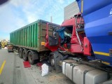 Łódzkie: Zderzenie trzech ciężarówek na A1! Są ranni. Droga w stronę Gdańska zablokowana