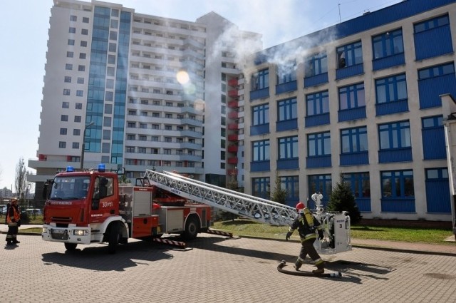 Ogień pojawił się w salach na trzecim piętrze