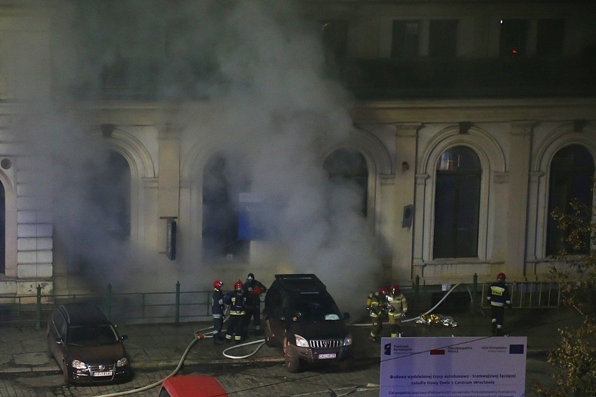 Tragiczny pożar na Dworcu Świebodzkim. Jedna osoba nie żyje, dziewięć jest rannych [FILMY, ZDJĘCIA]