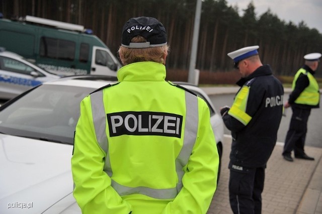Niemiecka policja na polskich drogach. Działania na autostradzie A2 |  Motofakty