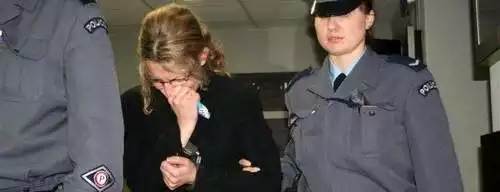 Agnieszka S. do ostrołęckiego sądu dowożona jest z aresztu w Białymstoku