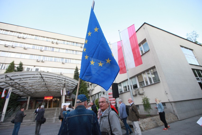 Kraków. Protest KOD w sprawie prokuratorów pod sądem