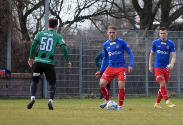 Rafał Niziołek (nr 5) przez całą seniorską karierę występował tylko w dwóch klubach: MKS-ie Kluczbork oraz Odrze Opole.