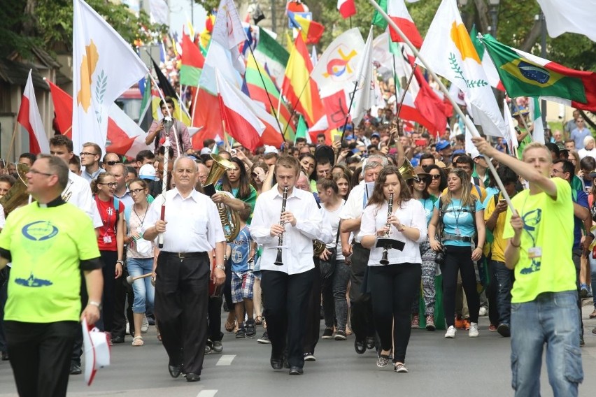 Światowe Dni Młodzieży 2016. Tysiące pielgrzymów przeszło w Marszu Narodów przez Kielce