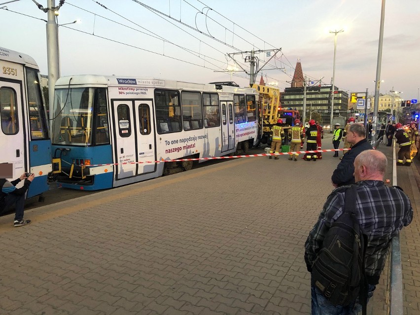 Potrącenie rowerzysty przez tramwaj we Wrocławiu 10.10.2021