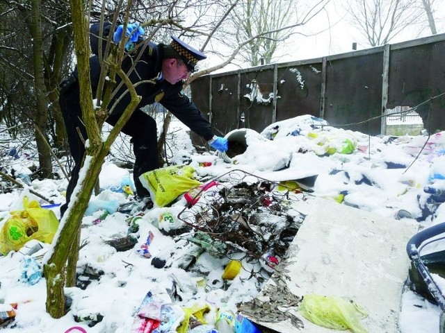 Zdaniem strażnika miejskiego Jerzego Witosława, nielegalnie wyrzucane śmieci to w Grajewie plaga. Wraz zamknięciem składowiska w Koszarówce takich dzikich wysypisk będzie jeszcze więcej.