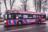 Raków trafił na autobusy w Częstochowie. Od dziś piłkarze wicemistrza Polski jeżdżą po mieście ZDJĘCIA