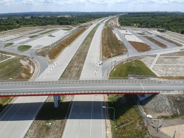 Budowa autostrady A1. Zdjęcia z odcinka F, będącego autostradową obwodnicą Częstochowy. Zdjęcia z maja 2020 r.Zobacz kolejne zdjęcia. Przesuwaj zdjęcia w prawo - naciśnij strzałkę lub przycisk NASTĘPNE