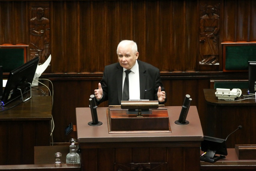 Prezes PiS Jarosław Kaczyński na sali obrad Sejmu w...