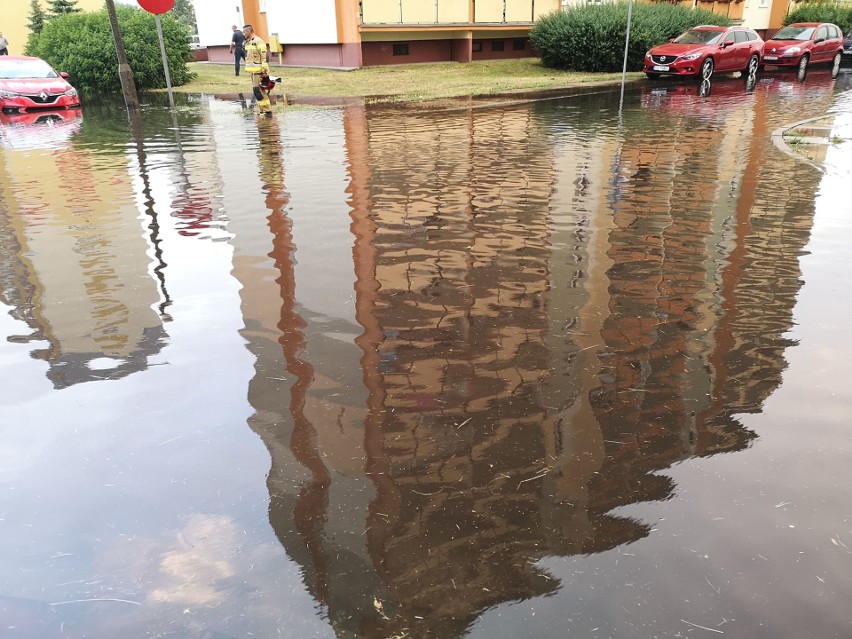 Ulewa w Grudziądzu! Pozalewane domy i piwnice [zdjęcia]