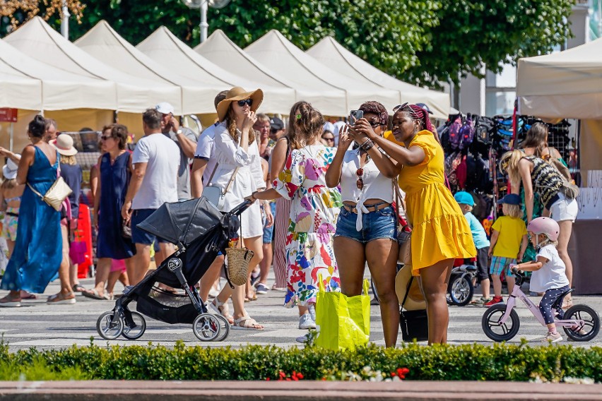 Słoneczny weekend 24 - 25.07.2021 r. w Sopocie! Tłumy turystów i mieszkańców