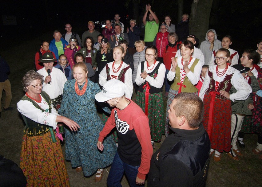 Odkryj Beskid Wyspowy. W sobotni wieczór wspięli się na Luboń Wielki, a w niedzielny poranek pokonali Grodzisko