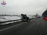 Tragiczny wypadek w powiecie zamojskim. Czołowe zderzenie dwóch pojazdów. Nie żyje jedna osoba. Droga jest zablokowana
