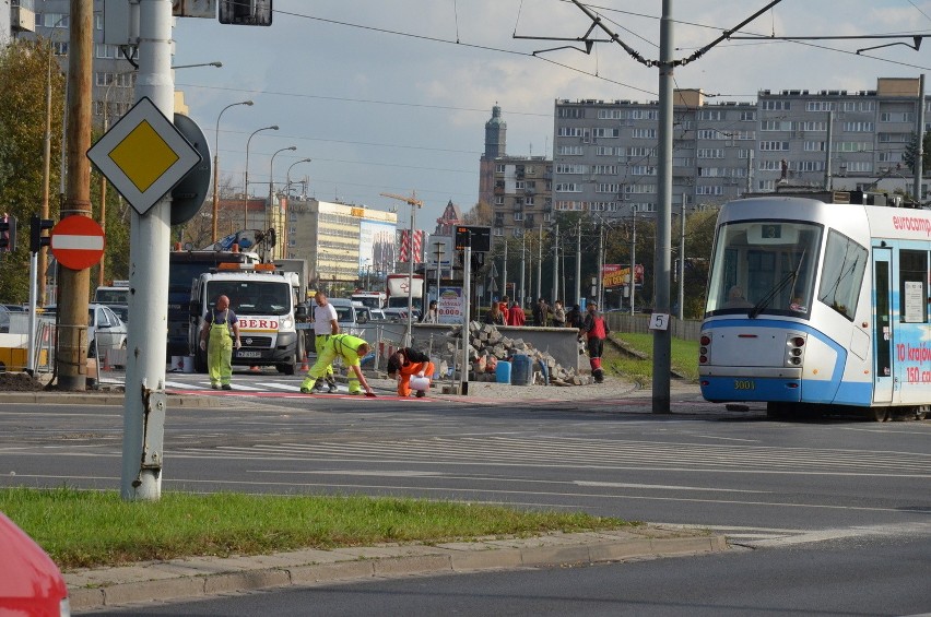 Wrocław: Korki na Legnickiej. Malują nowe przejście dla pieszych (ZDJĘCIA)